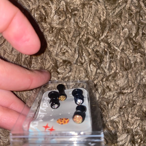 8G gauges - Picture 2 of 2